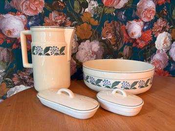 Vintage lampetstel met bloemenmotief beschikbaar voor biedingen