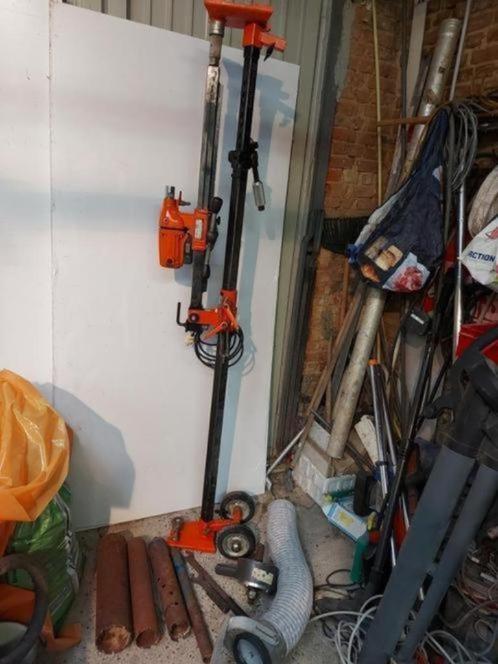 Husqvarna diamantboormachine incl statief en boren water opv, Doe-het-zelf en Verbouw, Gereedschap | Overige machines, Nieuw, Ophalen of Verzenden