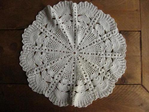 Gehaakt kleedje, onderzetter, doilie, doily, doorsnede 37 cm, Antiek en Kunst, Curiosa en Brocante, Ophalen of Verzenden