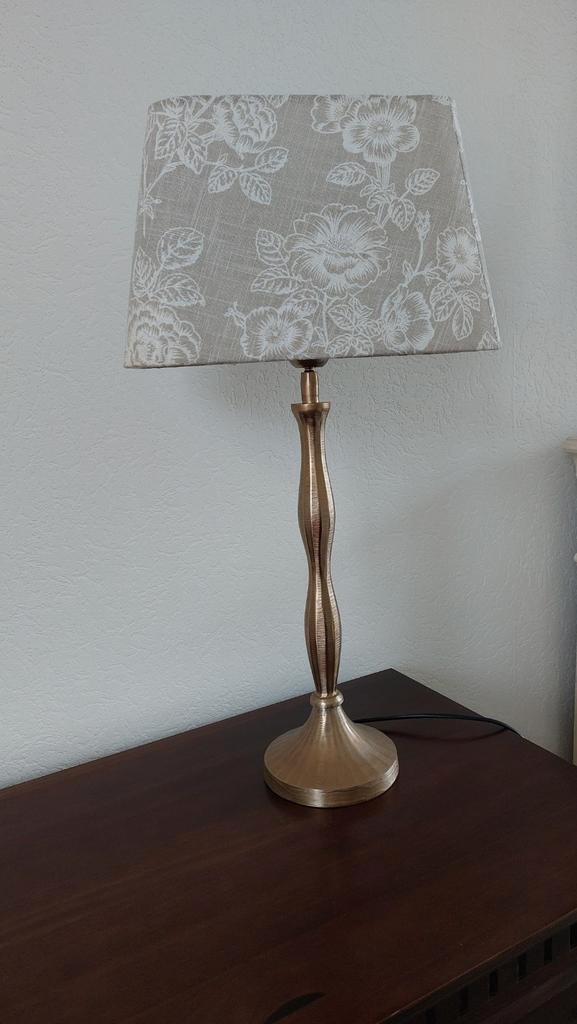 Mooie hoge schemerlamp, Huis en Inrichting, Lampen | Tafellampen, Zo goed als nieuw, 50 tot 75 cm, Ophalen of Verzenden