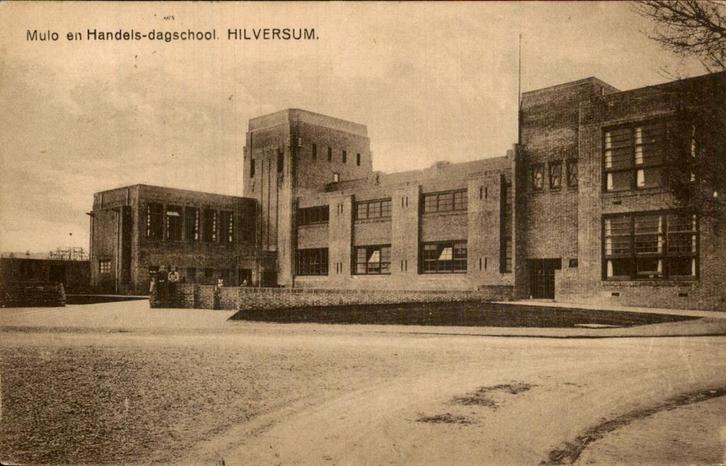 Hilversum - Mulo en Handels-dagschool, Verzamelen, Ansichtkaarten | Nederland, Gelopen, Noord-Holland, 1920 tot 1940, Ophalen of Verzenden