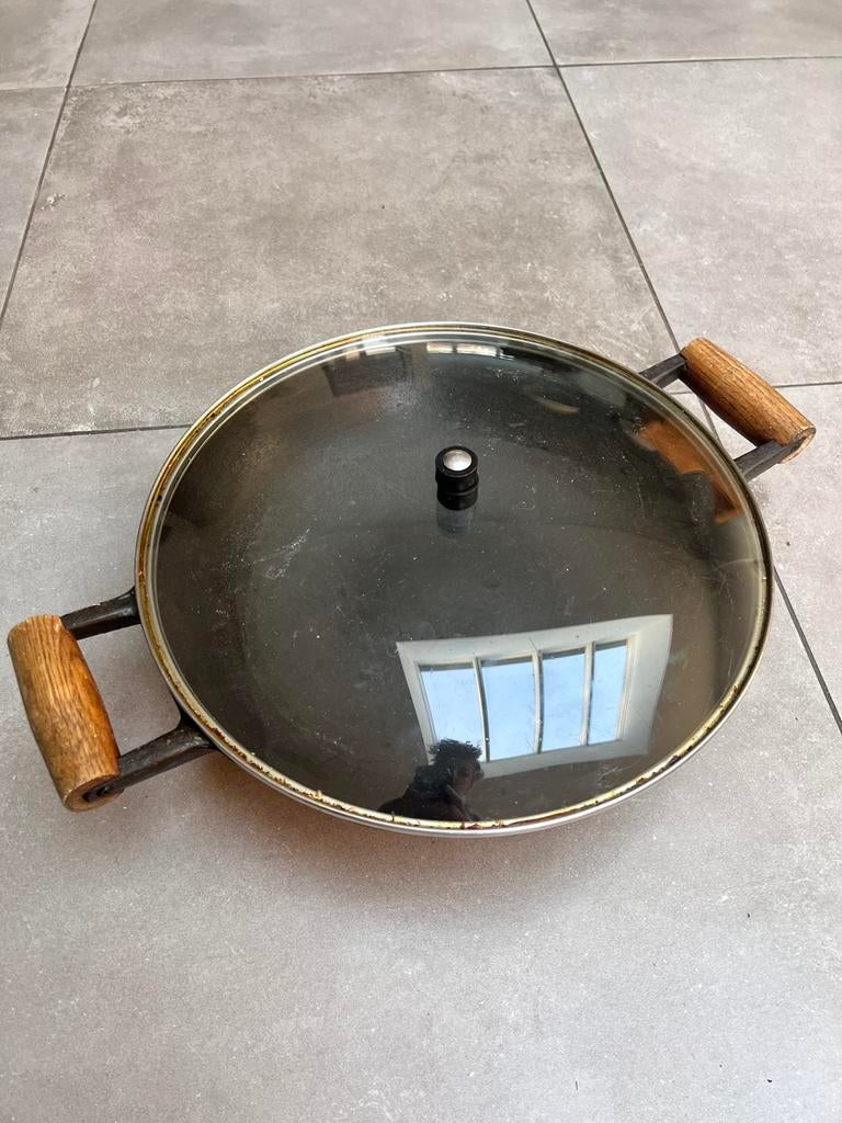 ZWAAR DIK GIETIJZEREN WOKPAN WOK MET DEKSEL 36 CM, Gebruikt, Gietijzer, Ophalen of Verzenden, Keramische plaat