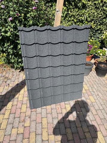 Nieuwe grijze dakpanplaten 8 stuks lengte 115cm br 85 cm beschikbaar voor biedingen