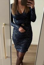 Donkerblauwe midi jurk met glitters, Blauw, Maat 42/44 (L), Nieuw, Ophalen of Verzenden