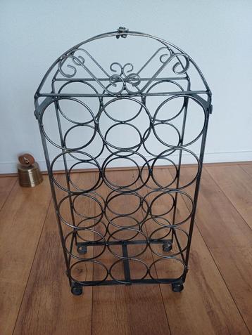 Brocante wijnrek beschikbaar voor biedingen