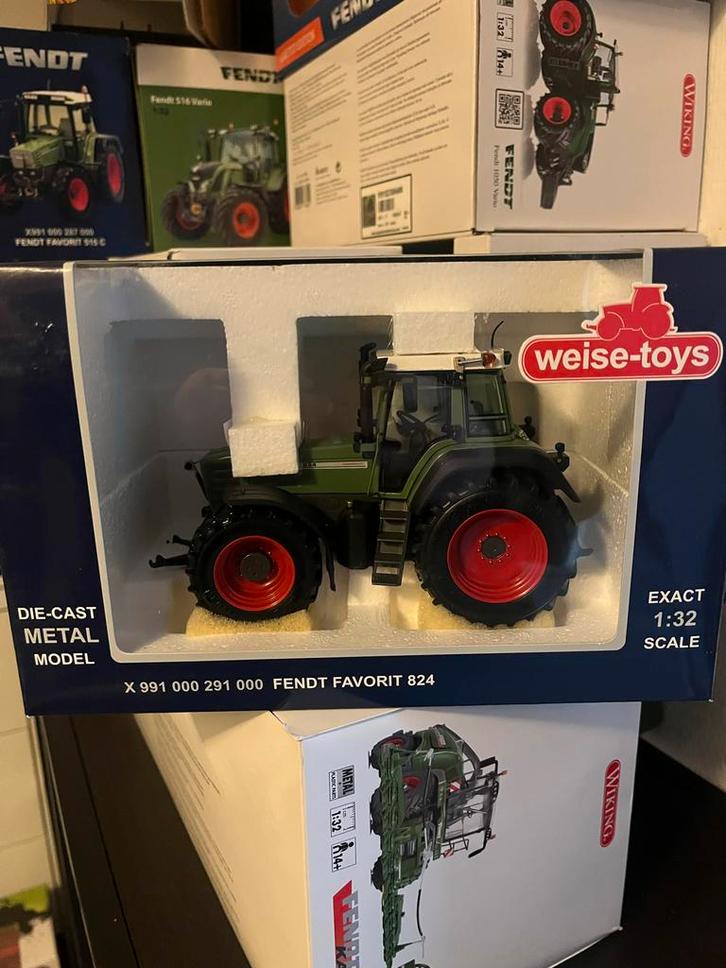 Weise Toys Fendt 824 Nieuw in Doos, Hobby en Vrije tijd, Modelbouw | Auto's en Voertuigen, Nieuw, Truck, 1:32 tot 1:50, Overige merken