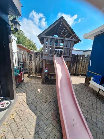 Speelhuisje met glijbaan  beschikbaar voor biedingen