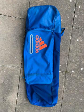 Adidas hockeytas beschikbaar voor biedingen