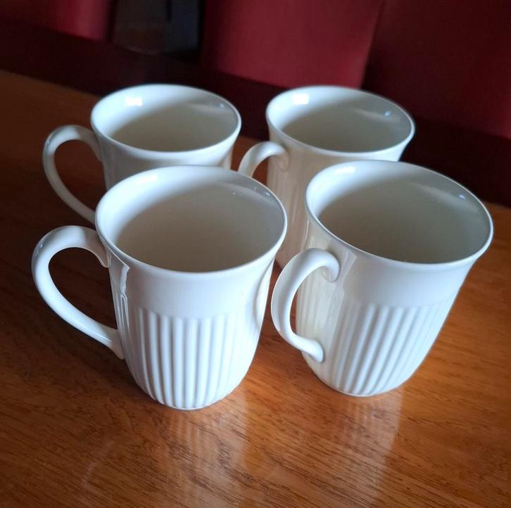 Wedgwood, Edme Hoge Bekers - 4 stuks, Huis en Inrichting, Keuken | Servies, Gebruikt, Wedgwood, Aardewerk, Ophalen of Verzenden