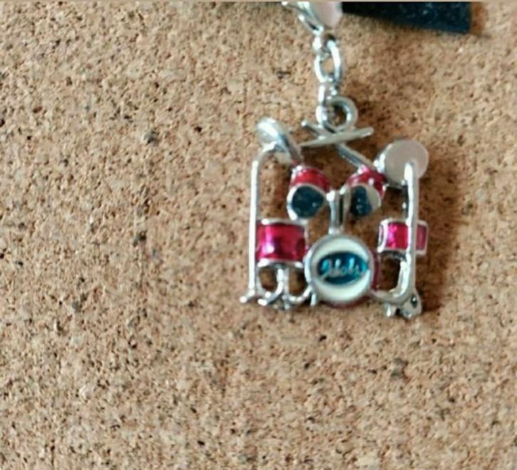 IDOLS,hanger,oorbel,oorhangers,tv,zang,muziek,artiesten, Muziek en Instrumenten, Overige Muziek en Instrumenten, Nieuw, Ophalen of Verzenden