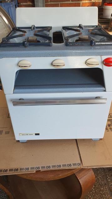 2 Pits Butogasstel met oven en warmhoud gedeelte, nog in zee beschikbaar voor biedingen
