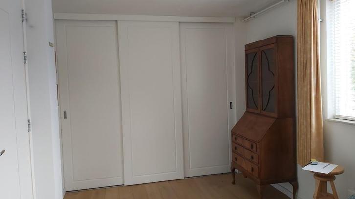 Kast met 3 (solide) schuifdeuren, Huis en Inrichting, Kasten | Kledingkasten, Zo goed als nieuw, 200 cm of meer, 200 cm of meer
