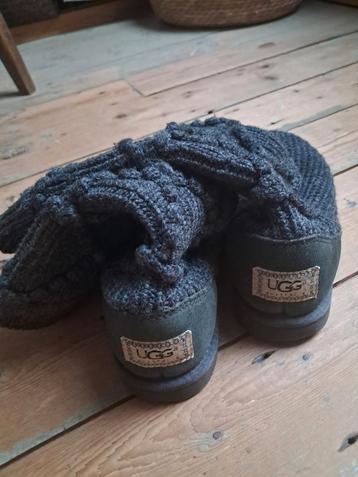 UGGS Gebreide grijze hoge laars 38 beschikbaar voor biedingen