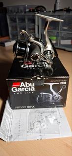 Abu Garcia Revo 2 STX 30, Ophalen of Verzenden, Zo goed als nieuw, Molen