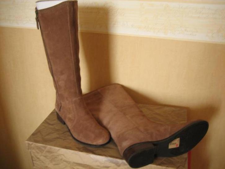 Nieuwe lichtbruine Suede laarzen v Esprit mt 38 en 39, Kleding | Dames, Schoenen, Nieuw, Hoge laarzen, Bruin, Ophalen of Verzenden
