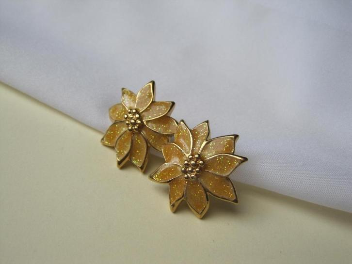 Oorbellen Avon  geel emaille kerstster bloem, Diversen, Kerst, Zo goed als nieuw, Verzenden