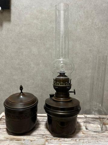 Vintage Petroleum Lamp met Tabaksbak & Reserveglas beschikbaar voor biedingen