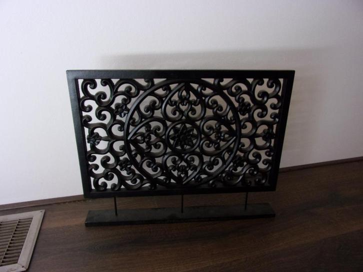 RAAMDECORATIE HOUT OP STANDAARD MANDALA 44HOOG X 57 LANG, Antiek en Kunst, Curiosa en Brocante, Ophalen