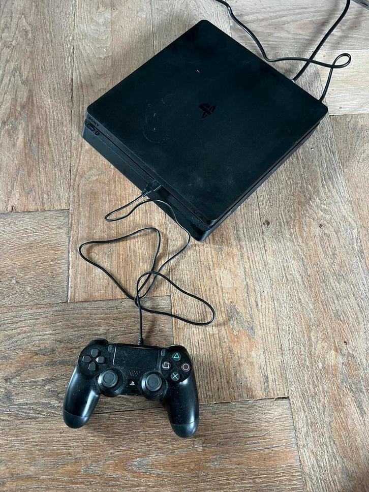 PlayStation 4 1TB FIFA18 Edition, Spelcomputers en Games, Spelcomputers | Sony PlayStation 4, Gebruikt, Original, 1 TB, Met 2 controllers