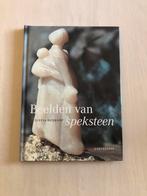 Beelden van speksteen, Justia Heijkoop, Boeken, Ophalen of Verzenden, Zo goed als nieuw, Beeldhouwkunst
