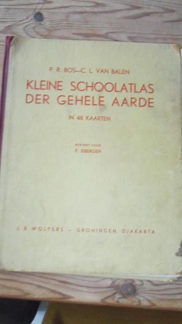  Kleine schoolatlas der gehele aarde beschikbaar voor biedingen