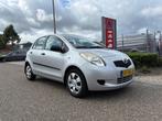 Toyota Yaris 1.3 VVTi Sol | Parkeersensoren achter | Airco |, Auto's, Toyota, Stof, Gebruikt, 4 cilinders, Parkeersensor