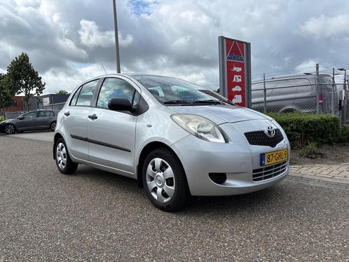 Toyota Yaris 1.3 VVTi Sol | Parkeersensoren achter | Airco |, Auto's, Toyota, Bedrijf, Te koop, Yaris, ABS, Airbags, Airconditioning
