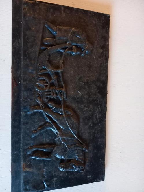 Gietijzeren wandplaat Boer die land bewerkt DDR kunst, Antiek en Kunst, Antiek | Wandborden en Tegels, Ophalen of Verzenden