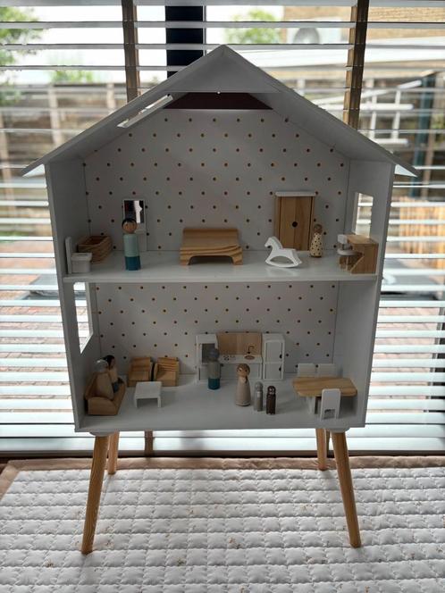 Poppenhuis Petit Amelie met aankleding, Kinderen en Baby's, Speelgoed | Poppenhuizen, Gebruikt, Poppenhuis, Ophalen