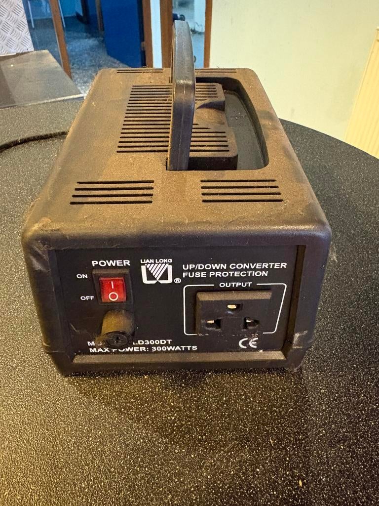 Lian converter , 110 volt naar 220 ,, Ophalen of Verzenden