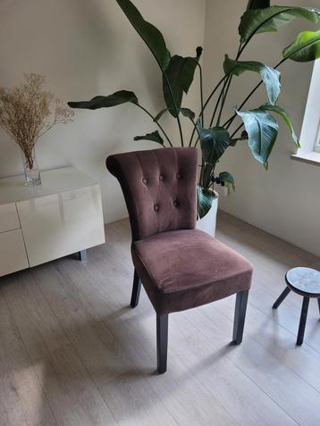 6 stuks zeer comfortabele donkerbruine stoelen beschikbaar voor biedingen
