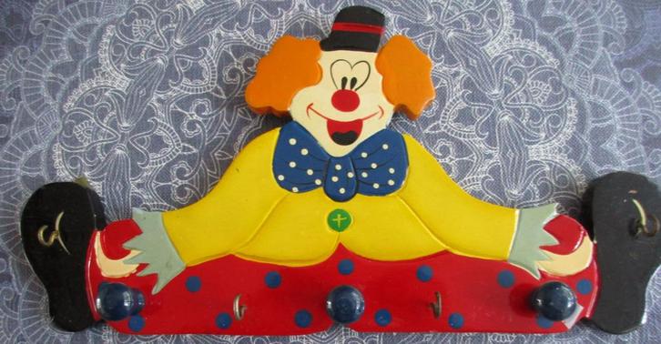 2 x houten kinderkapstok Clown / bloemetje en bijtje à 1,00, Kinderen en Baby's, Kinderkamer | Inrichting en Decoratie, Overige typen