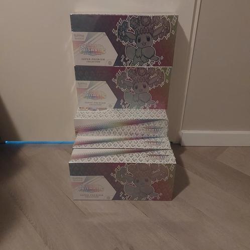 Pokemon Prismatic Evolutions Super Premium Collection SPC, Hobby en Vrije tijd, Verzamelkaartspellen | Pokémon, Nieuw, Boosterbox