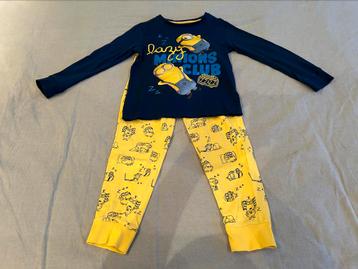 Minions pyjama van C&A maat 122 beschikbaar voor biedingen
