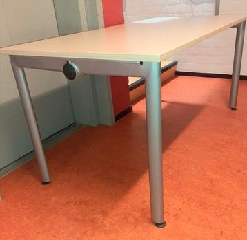 Ahrend bureau / tafel 160x80 cm.