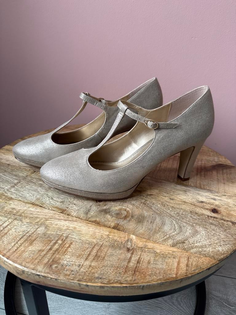 Gouden pumps maat 44, nieuw en ongedragen, Kleding | Dames, Schoenen, Pumps, Geel, Nieuw, Ophalen of Verzenden