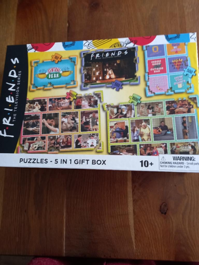 Nw. 5 in 1 giftbox van de serie Friends, Hobby en Vrije tijd, Denksport en Puzzels, Ophalen, 500 t/m 1500 stukjes, Nieuw, Legpuzzel