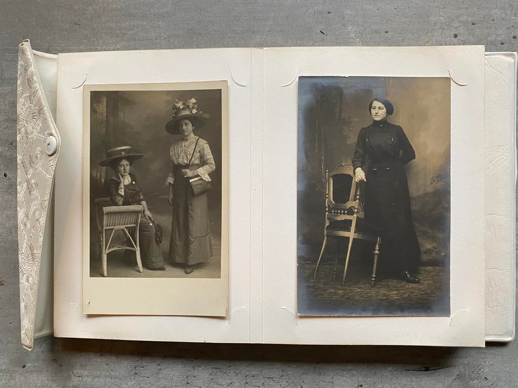 Brocant fotoalbum met 24 stuks oude foto’s, Audio, Tv en Foto, Fotoalbums en Accessoires, Gebruikt, Ophalen of Verzenden, Fotoalbum