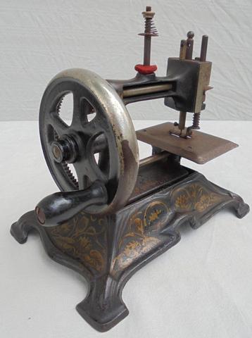 Mooi zwaar kindernaaimachine naaimachine speelgoed beschikbaar voor biedingen