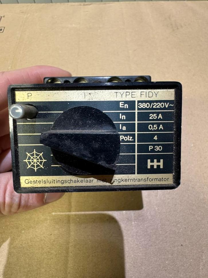 aardlekschakelaar FIDY  0,5A / 25A  4-polig, Hobby en Vrije tijd, Elektronica-componenten, Gebruikt, Ophalen of Verzenden