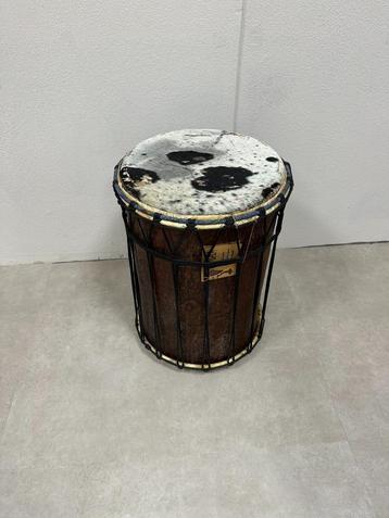 Dundun drum beschikbaar voor biedingen