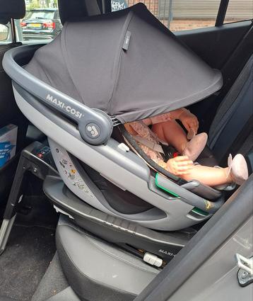 Compleet Maxi Cosi Coral met FamilyFix 3 i-Size Isofix  beschikbaar voor biedingen
