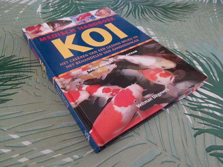 MEDISCH HANDBOEK KOI - Keith Holmes / Tony Pitham, Boeken, Dieren en Huisdieren, Zo goed als nieuw, Vissen, Ophalen of Verzenden