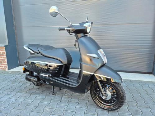 Peugeot Django 4T 50cc Euro 5 Bromscooter 9998 km BJ 2023, Fietsen en Brommers, Scooters | Peugeot, Zo goed als nieuw, Overige modellen