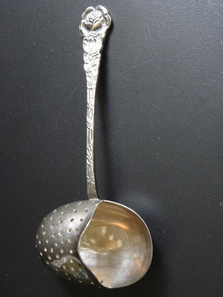 Hendrik Hooijkaas theezeef Douwe Egberts thee zeefje roos, Huis en Inrichting, Keuken | Bestek, Zo goed als nieuw, Los bestek