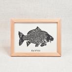 Linoleumsnede print Karper, handgemaakt, 10x15 cm incl lijst, Minder dan 50 cm, Oorspronkelijke maker, Nieuw, Ophalen of Verzenden