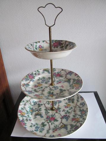 Royal Tudor Ware Lorna Doone etagère. beschikbaar voor biedingen