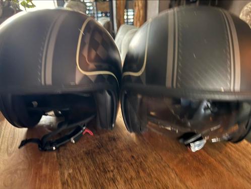 Twee mooie helmen met blokjes scooterhelm brommerhelm, Fietsen en Brommers, Brommerhelmen, Zo goed als nieuw, Ophalen of Verzenden