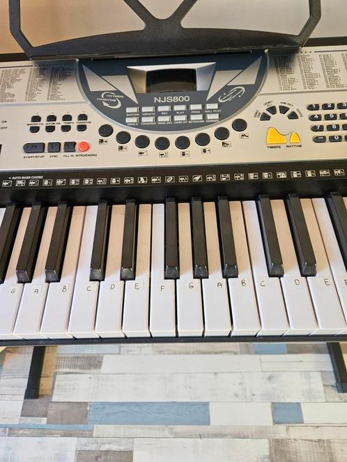 NJS 800 keyboard, Muziek en Instrumenten, Keyboards, Gebruikt, 61 toetsen, Ophalen