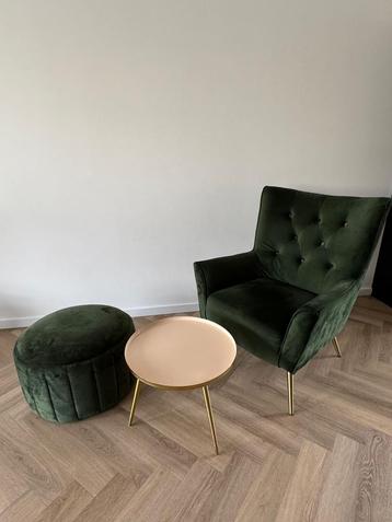 Fauteuil met tafal en poef beschikbaar voor biedingen